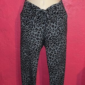 PINK Active leopard print workout leggings. grey and black. Sz small